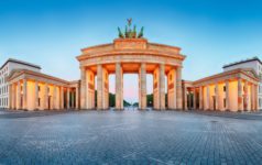 Brandenburger,Tor,(brandenburg,Gate),Panorama,,Famous,Landmark,In,Berlin,Germany